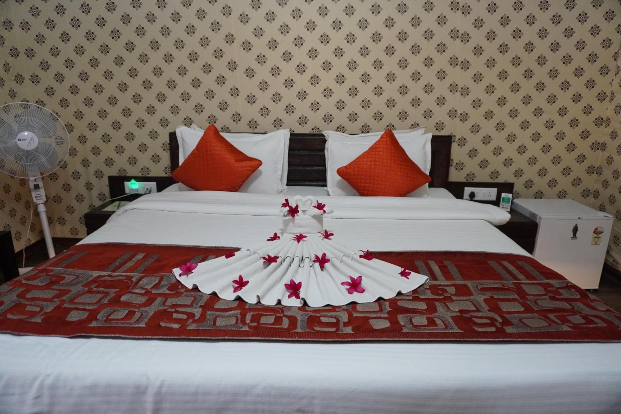Praveg Tent City Narmada, Statue Of Unity Kevadia Экстерьер фото